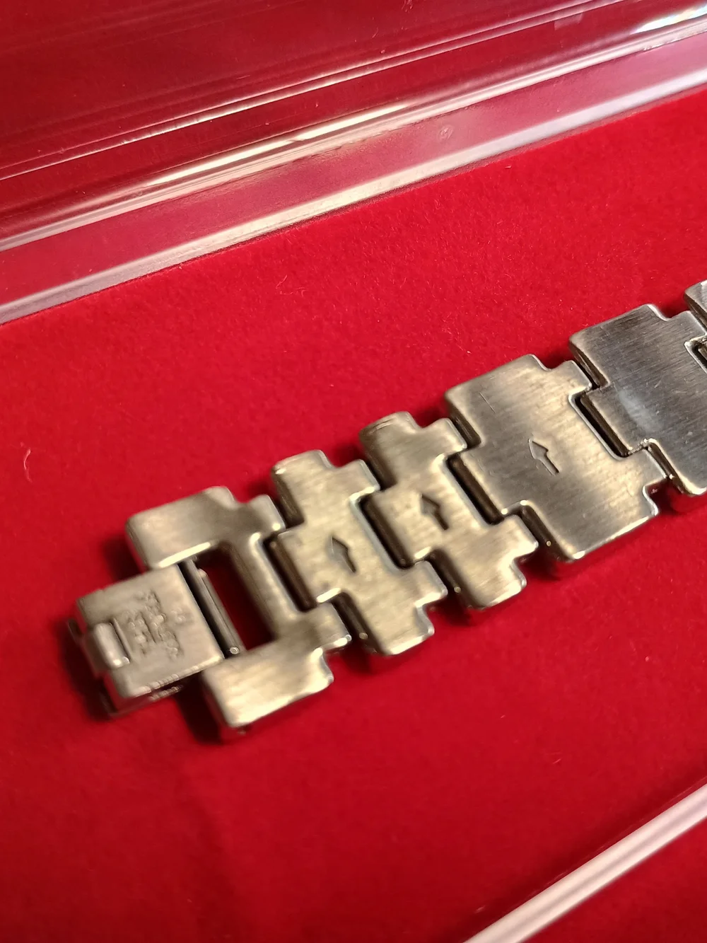 New Rare 87' Swatch Black and Silver Women's Bracelet Watch